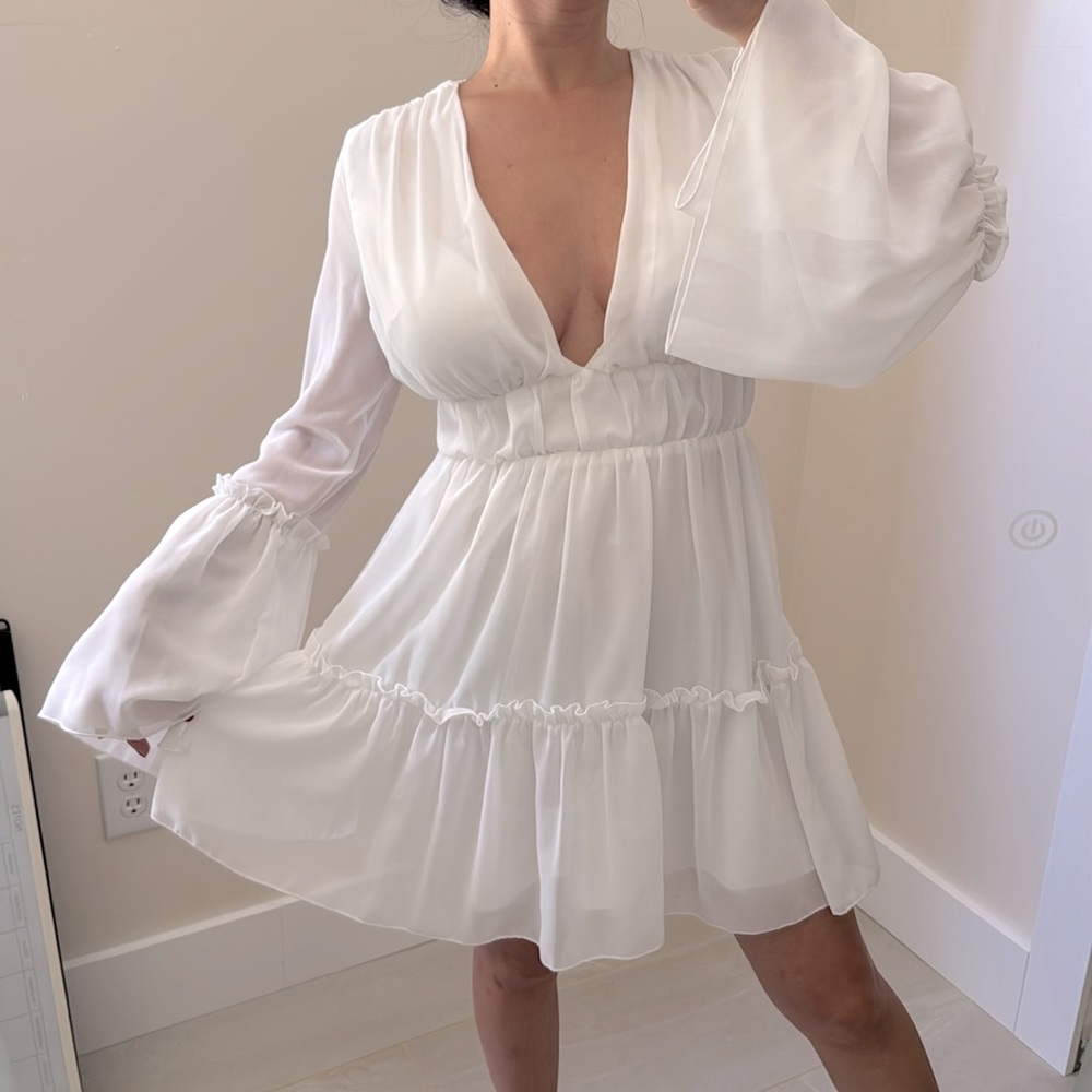 Elegant White Long Sleeve Dress